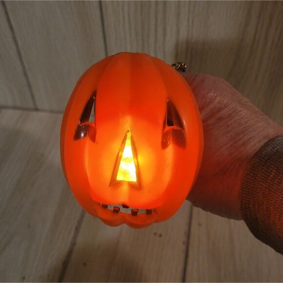 Vtg Orange Jack-O'-Lantern Flash Light Halloween Pumpkin Blowmold Light - Picture 2 of 4